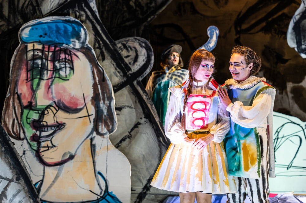 La Bohème__WA 01.11.2025 | Lubov Karetnikova, Garrett Evers, Johannes Mooser (hinten)