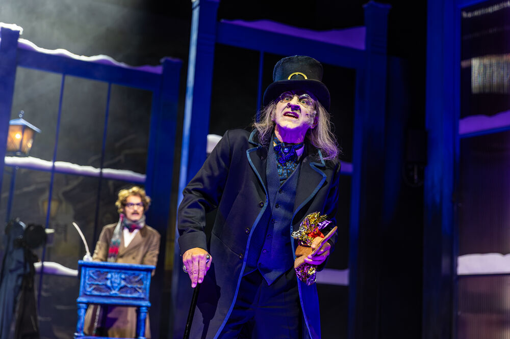 Eine Weihnachtsgeschichte__P 08.11.2025 | Vivian Frey, Leonard Pfeiffer (hinten)