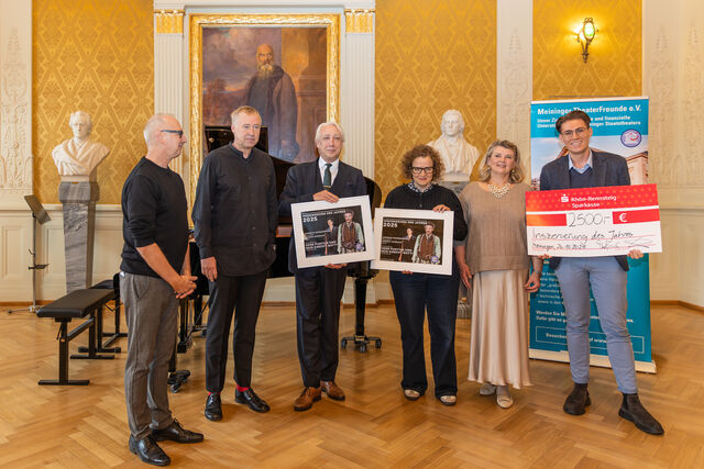 v.l. Schauspieldirektor Frank Behnke, Intendant Jens Neundorff von Enzberg, Preisträger Andreas Kriegenburg + Andrea Schraad,  Fördervereins-Vorsitzende Joanna Izdebski, Luis Hoffmann (Rhön Rennsteig Sparkasse), Foto: Christina Iberl
