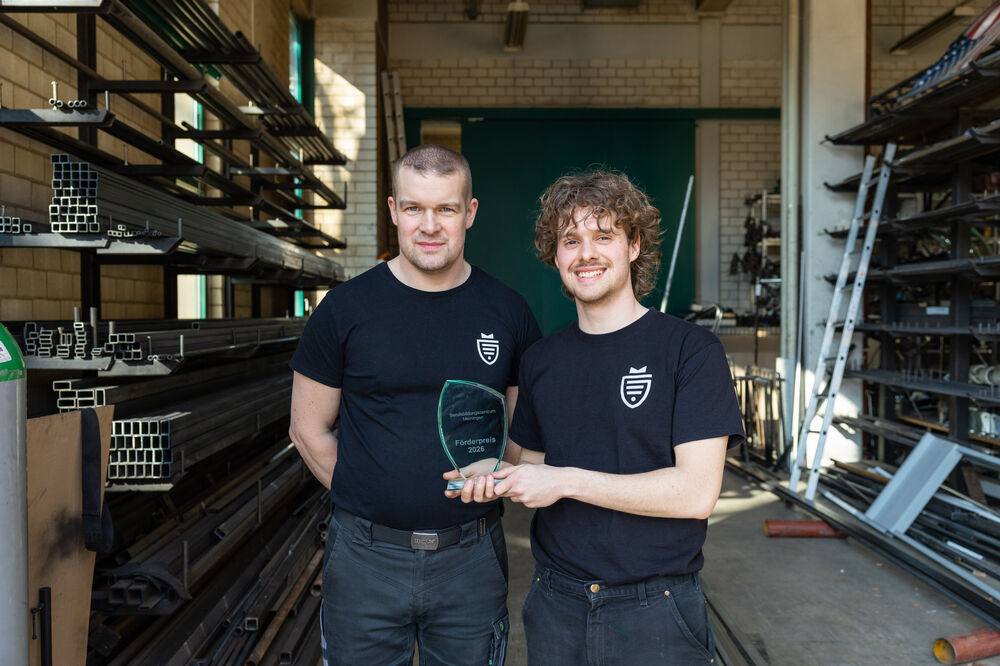 Peter Hopf mit seinem Ausbilder und Werktstattleiter Ronny Stuhr, Foto: C. Iberl