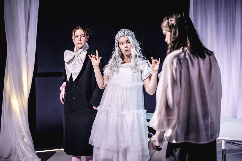 Hey Siri, kill me!__P 26.04.2025 | Antonia Leichtle, Alonja Weigert, Johannes Schönberg