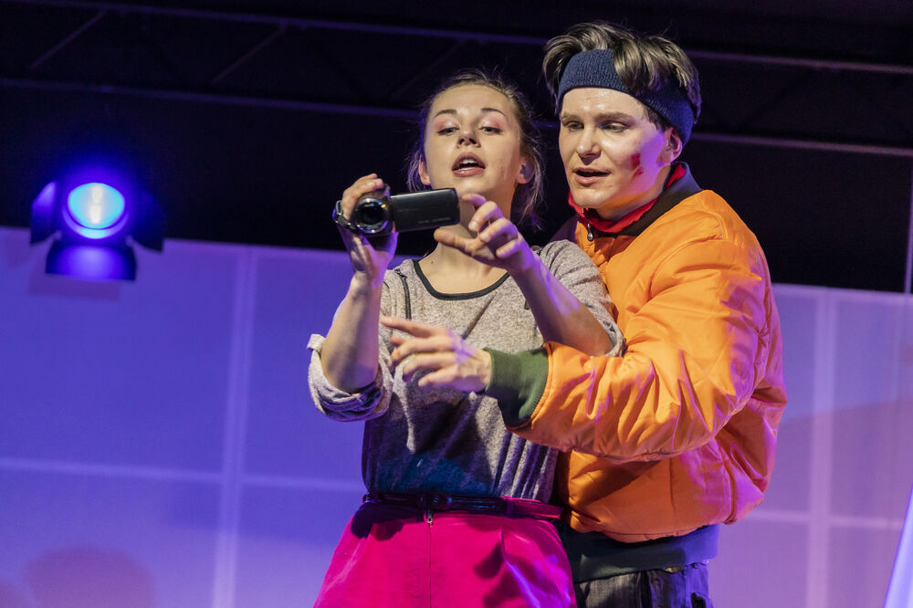 2021|2022 norway.today: Leonie Hassfeld (Julie) und Emil Schwarz (August)