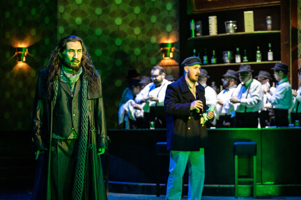 2021|22 Der fliegende Holländer: Shin Taniguchi (Holländer) und Tomasz Wija (Daland), Chor und Extrachor des Staatstheaters Meiningen.